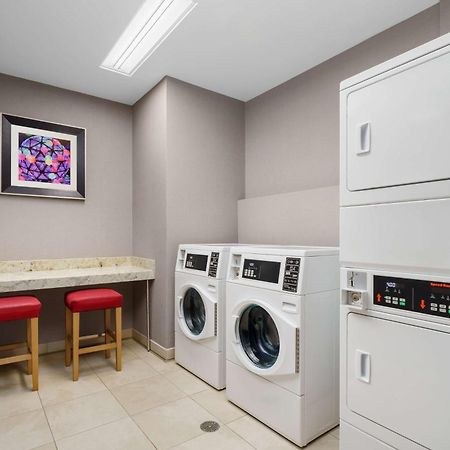 Hampton Inn Times Square Central Нью-Йорк Экстерьер фото