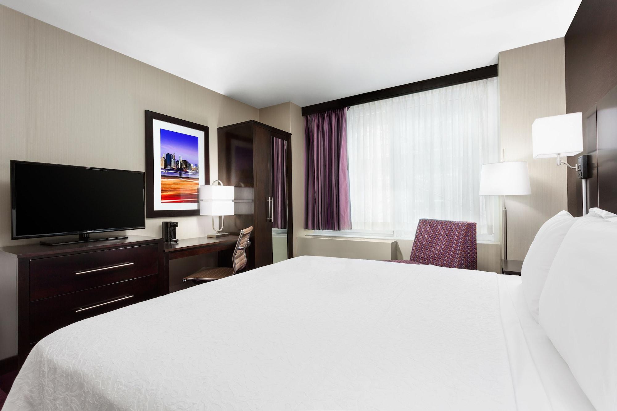 Hampton Inn Times Square Central Нью-Йорк Экстерьер фото