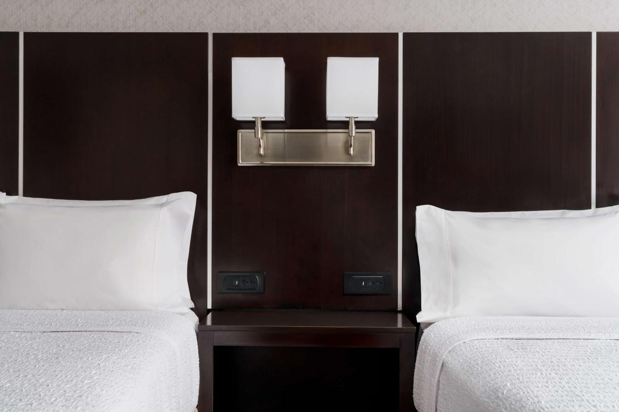 Hampton Inn Times Square Central Нью-Йорк Экстерьер фото
