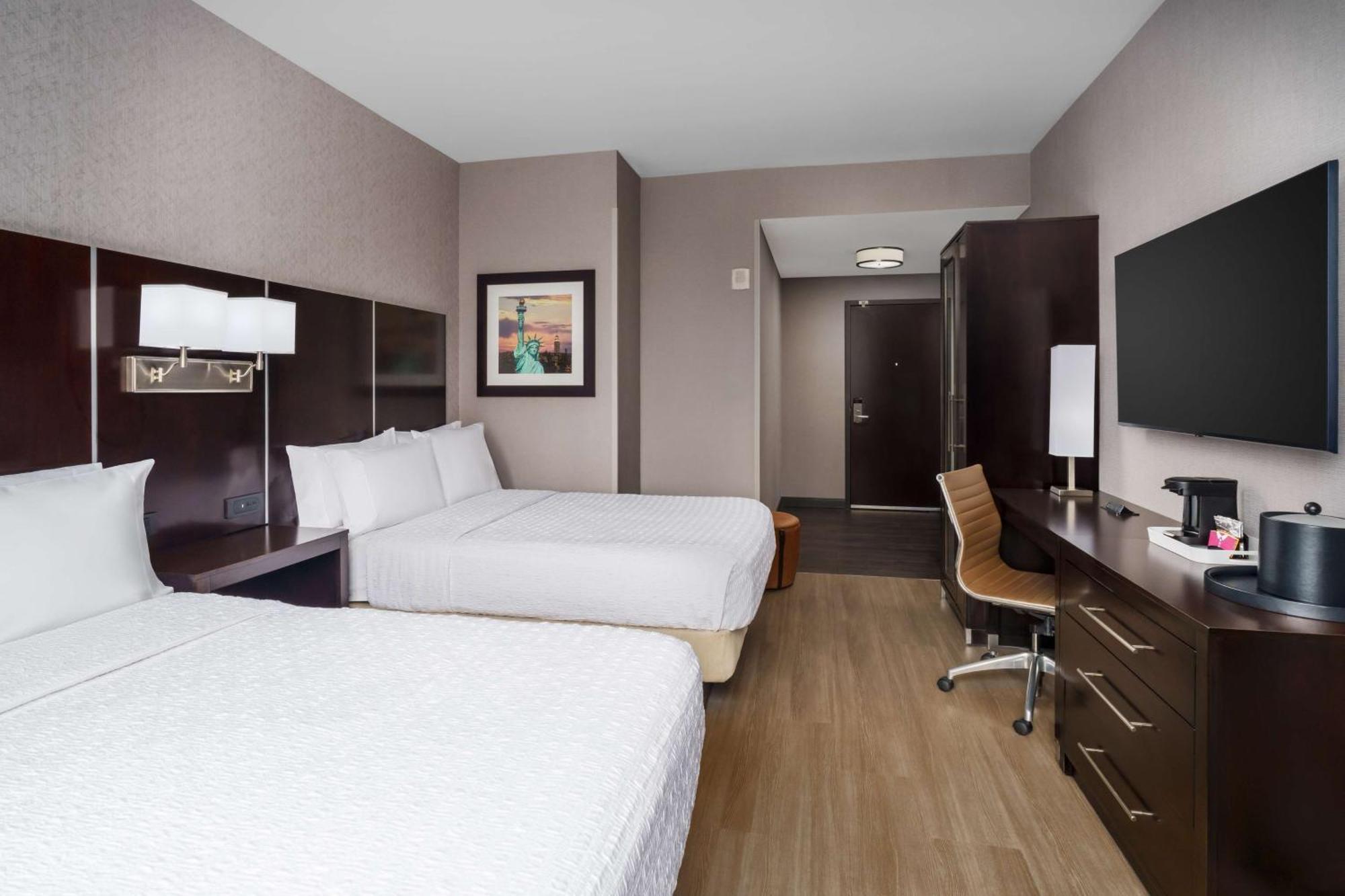 Hampton Inn Times Square Central Нью-Йорк Экстерьер фото