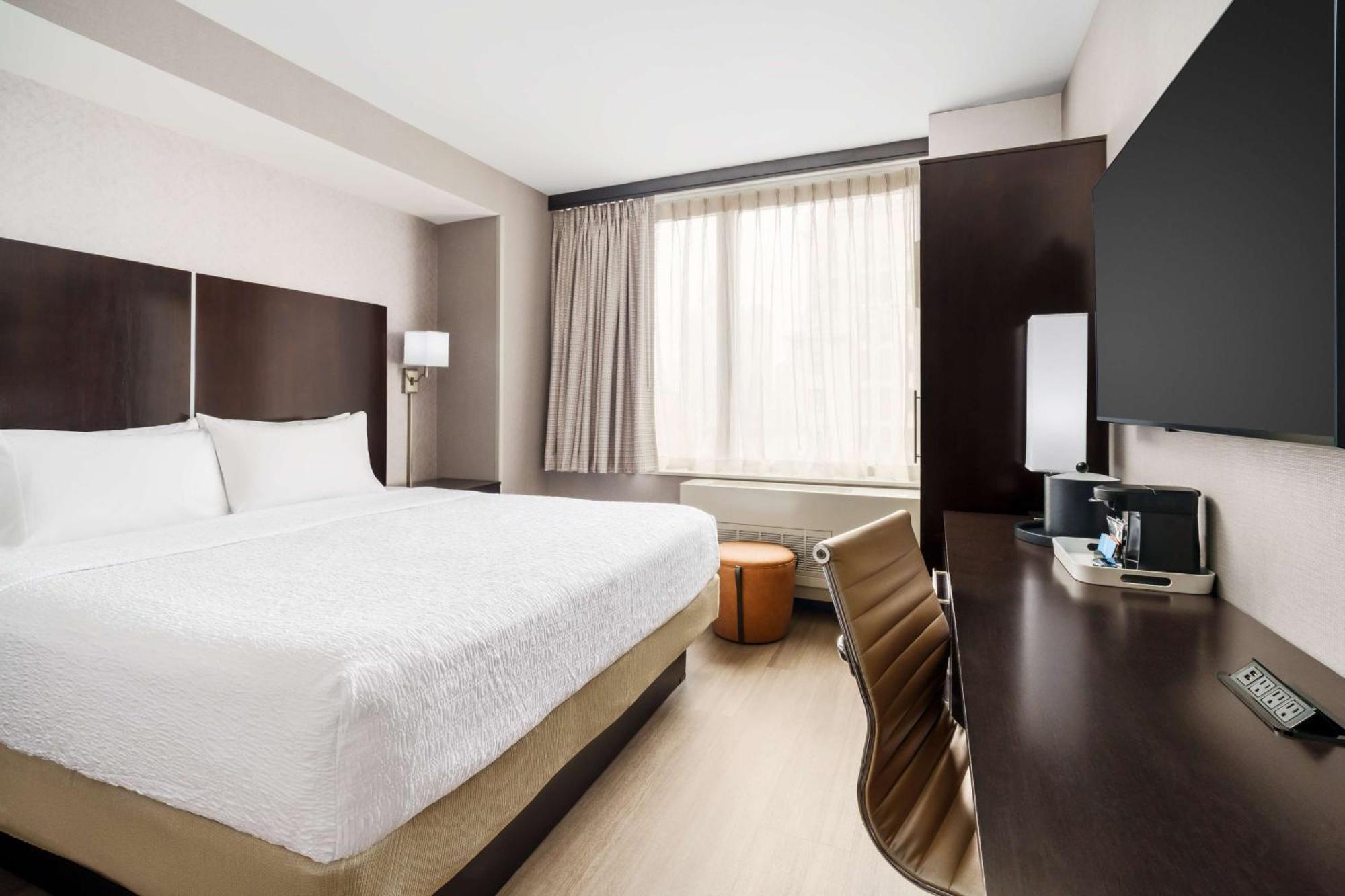 Hampton Inn Times Square Central Нью-Йорк Экстерьер фото