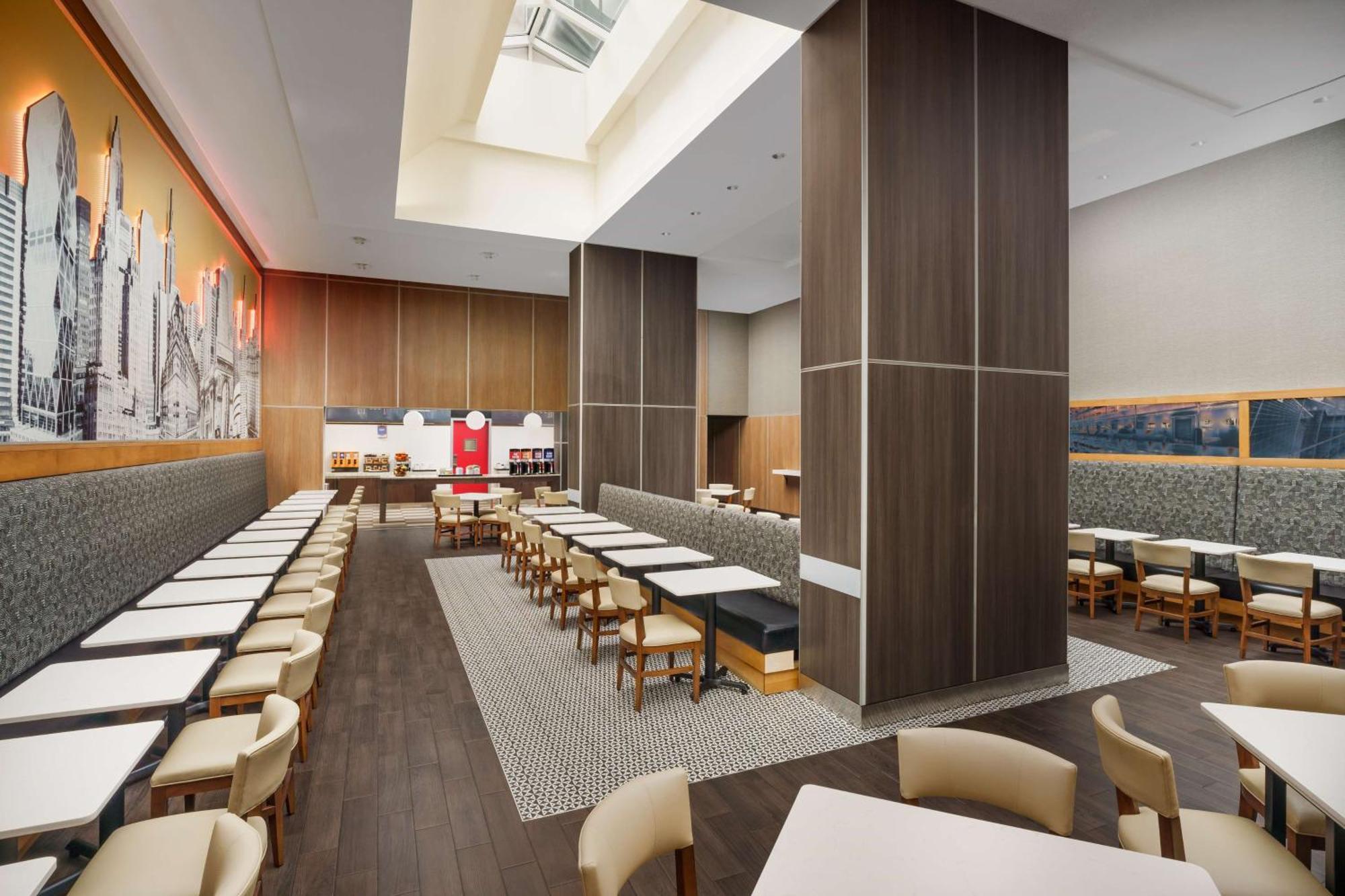 Hampton Inn Times Square Central Нью-Йорк Экстерьер фото