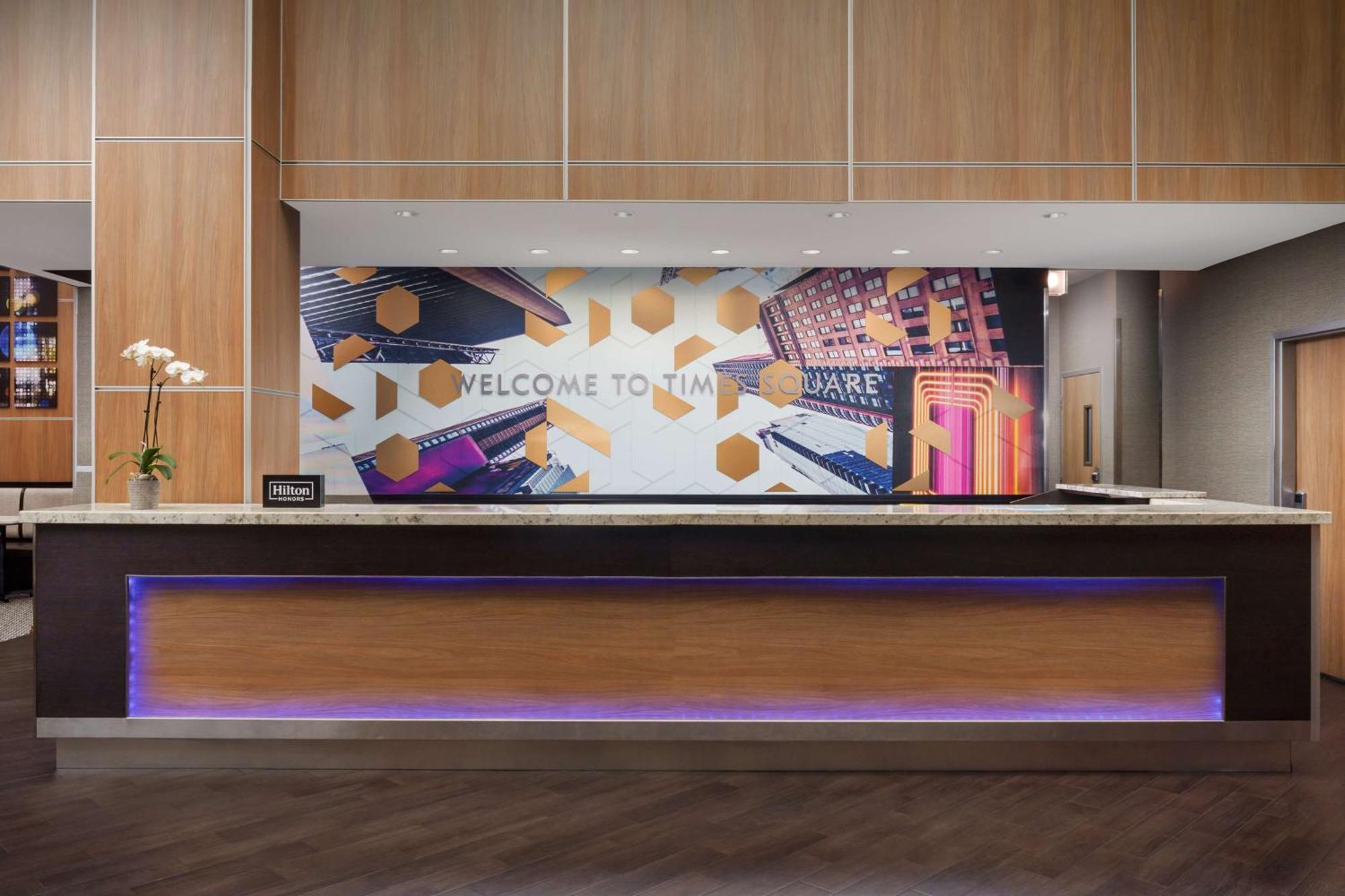 Hampton Inn Times Square Central Нью-Йорк Экстерьер фото