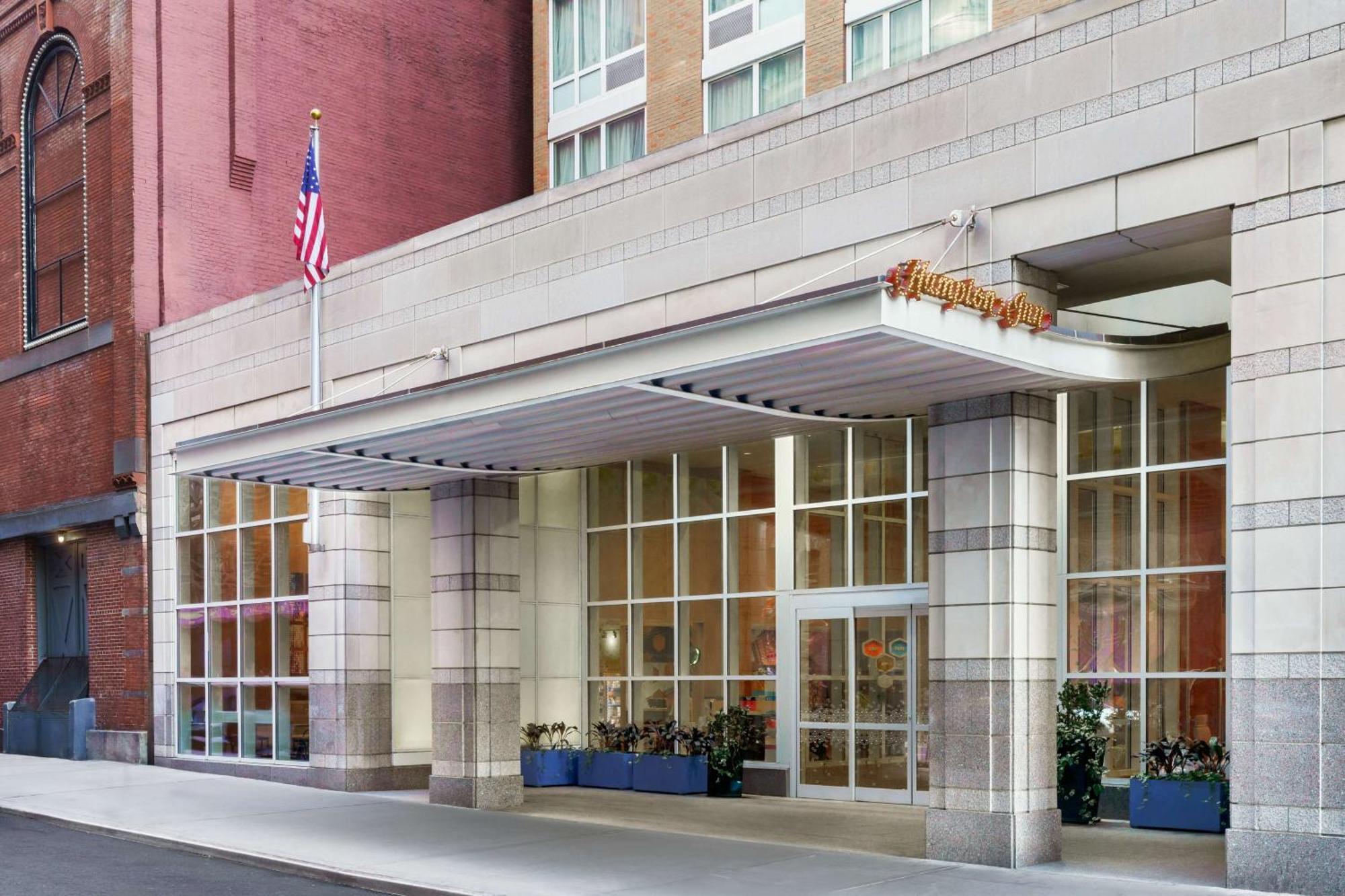 Hampton Inn Times Square Central Нью-Йорк Экстерьер фото